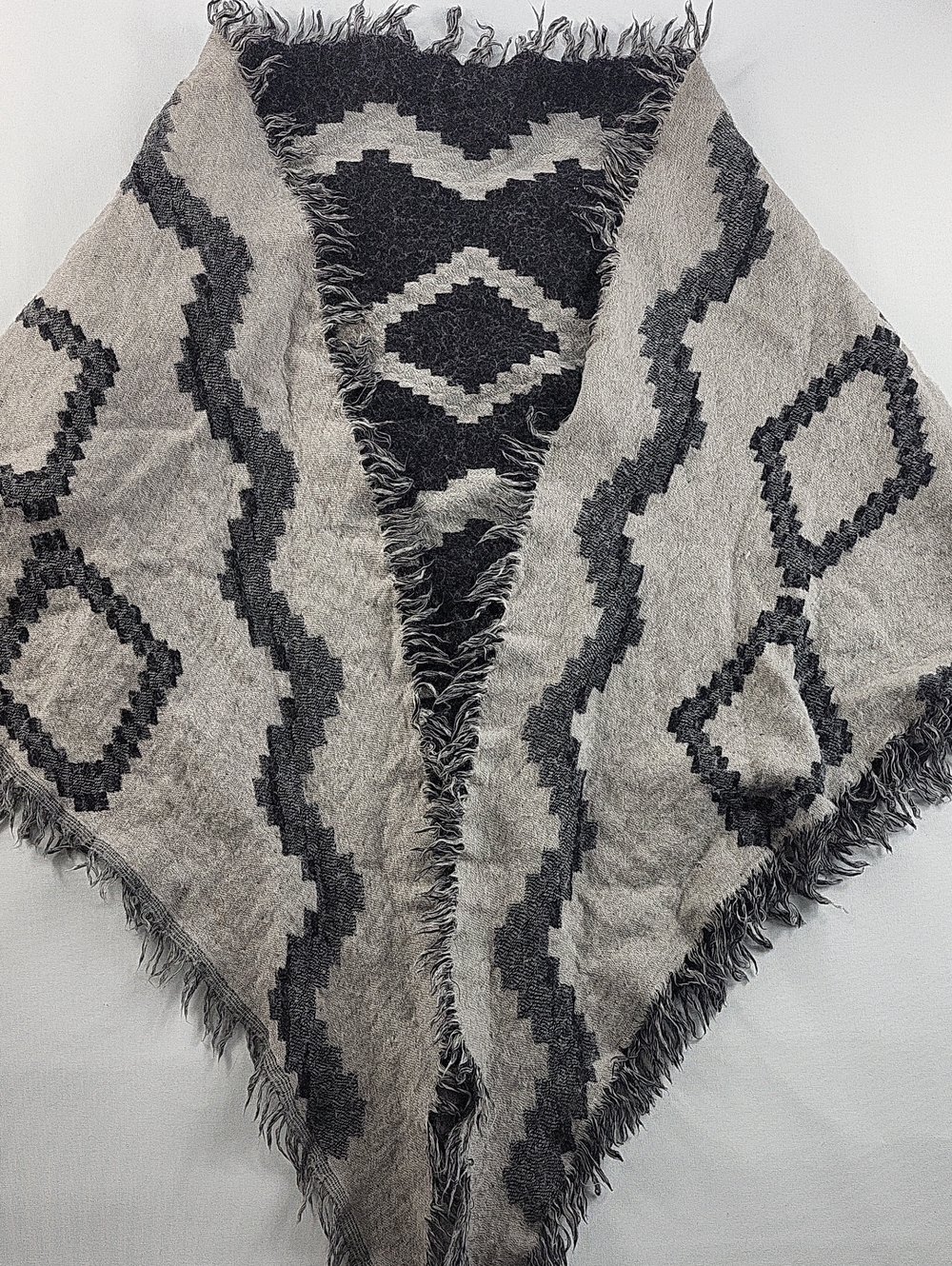 Aritzia Wilfred Diamond Mosaic Triangle Scarf Merino Wool Gray Black
